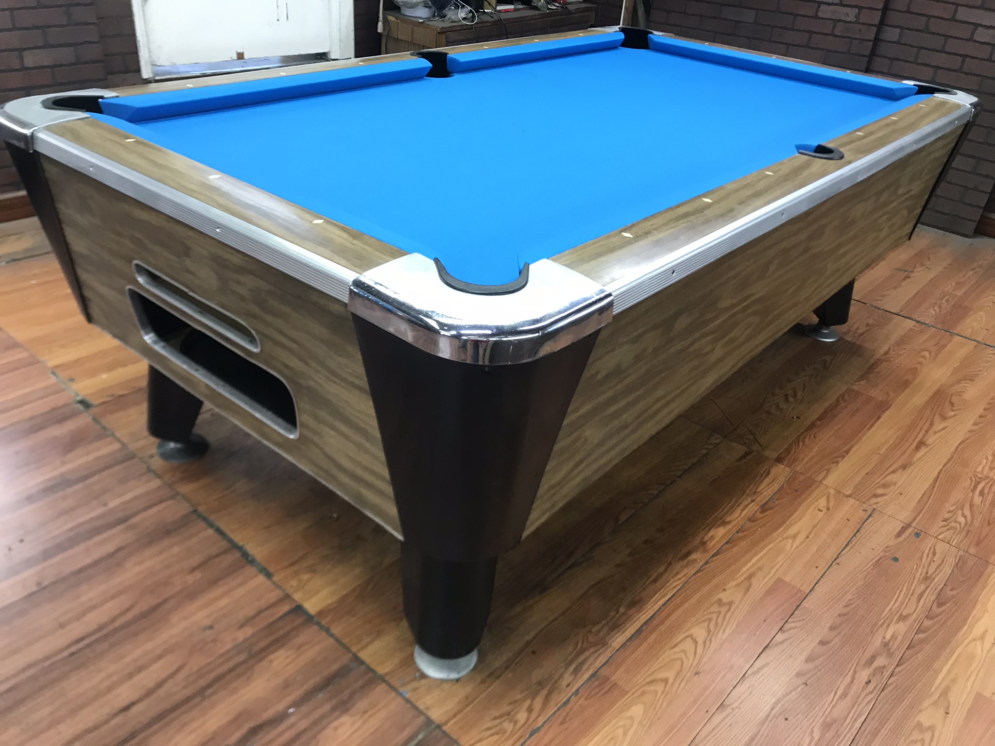 Coin Operated Bar Pool Table