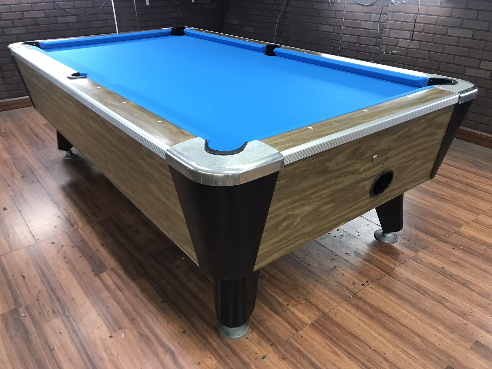 Coin Operated Bar Pool Table